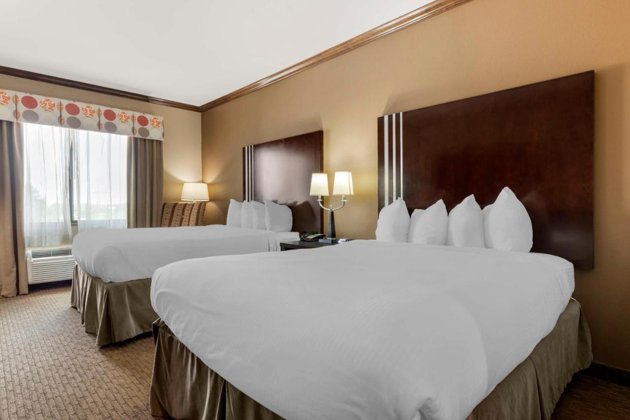 Queen Room with Two Queen Beds - Non-Smoking