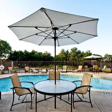 Hampton Inn & Suites Denison-3